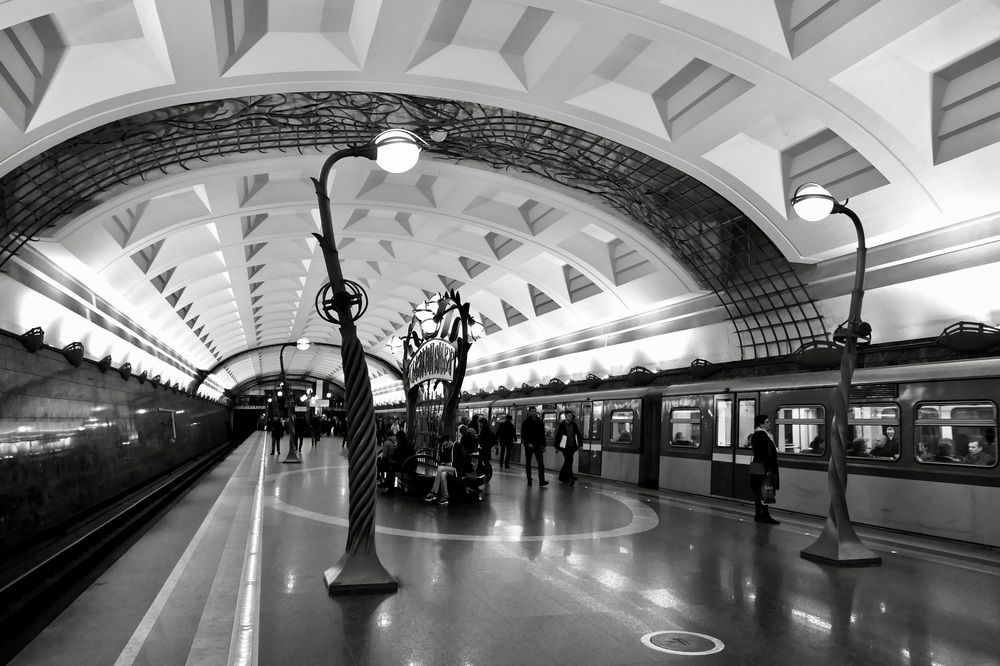 Crowded on Slavyansky Boulevard