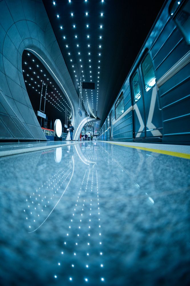 Потапово: контрасты метро и отражения