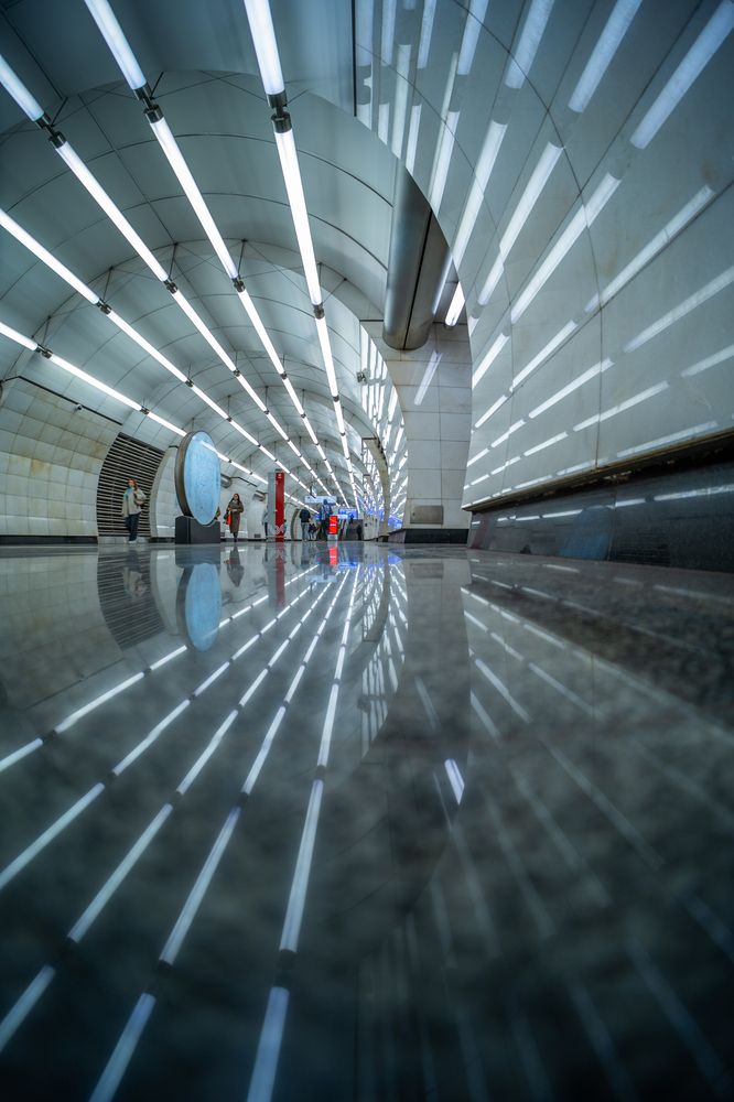 Отражения световой динамики метро