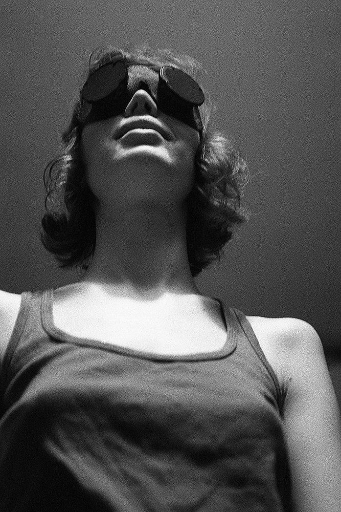 Оля наблюдает затмение