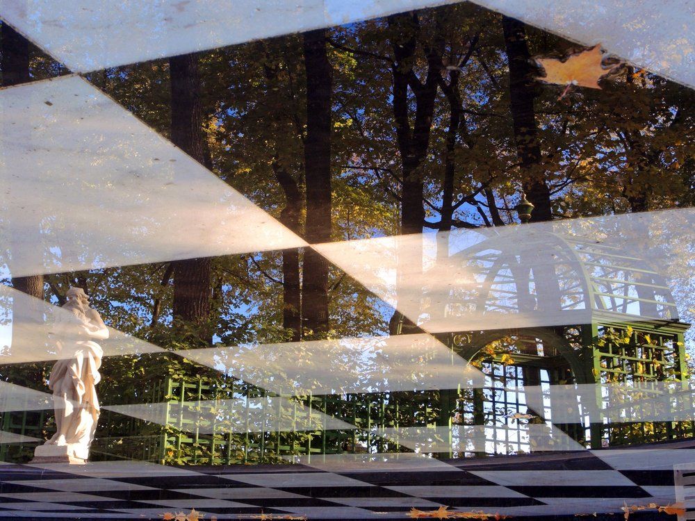 Санкт Петербург. Уголки Летнего сада сквозь призму шахматных фонтанов.