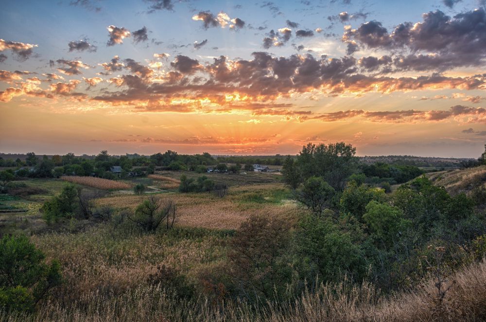 Жить на Земле, возможно, дороговато, зато вы получаете ежегодный бесплатный круиз вокруг Солнца. © Эшли Брильянт