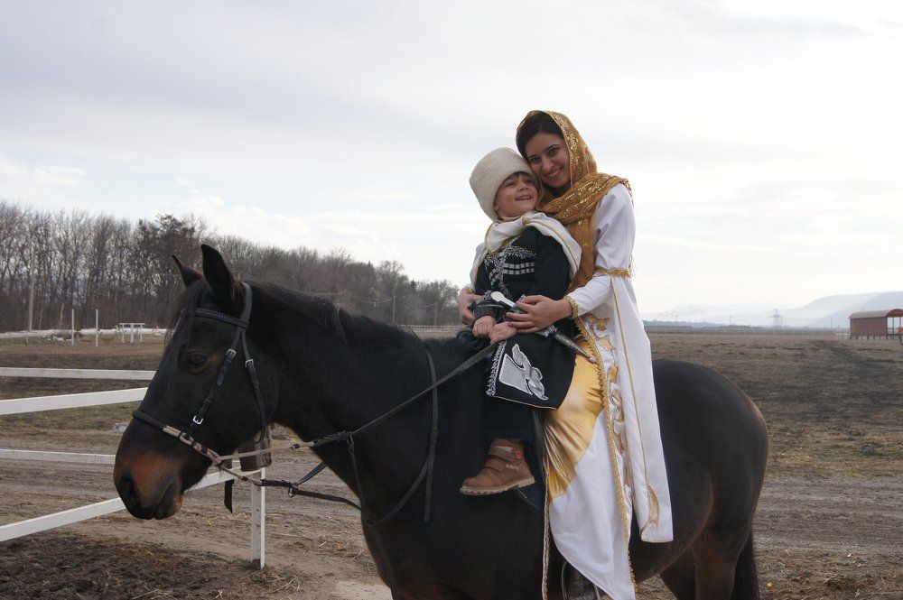 Горянка и маленький горец