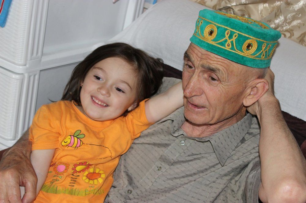 Дедушка и внучка