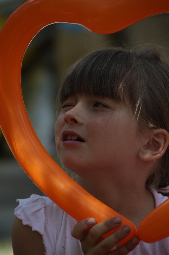 кому любов а мені шарік!!!