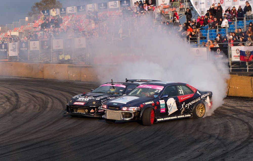 Дрифт. Колесо к колесу.