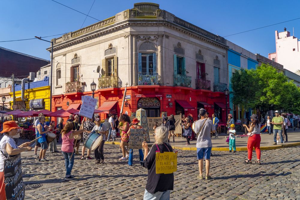 Por el regreso de las Ferias Artesanales a la Boca, Caminito.