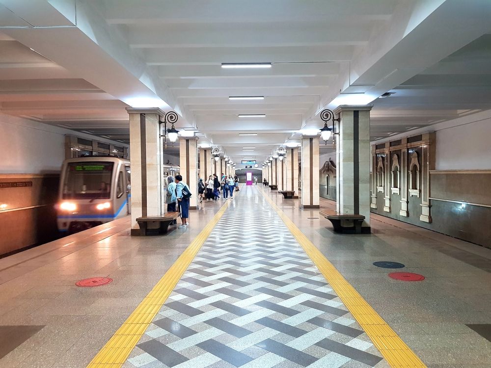 Метро Суконная Слобода.