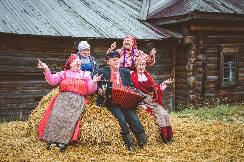 А не спеть ли нам песню