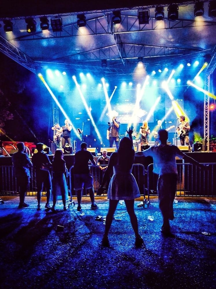 Фотография автора Julie Mishka