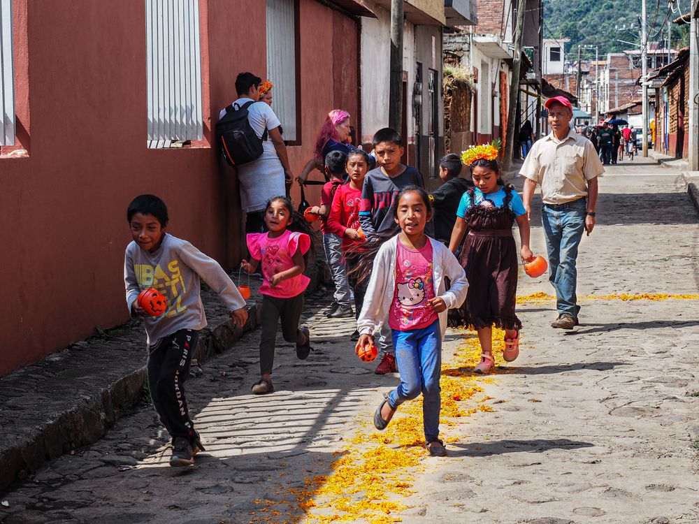 Niños de Santa fe de la Laguna