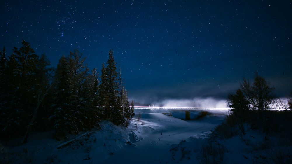 Зимняя трасса под звездным небом.