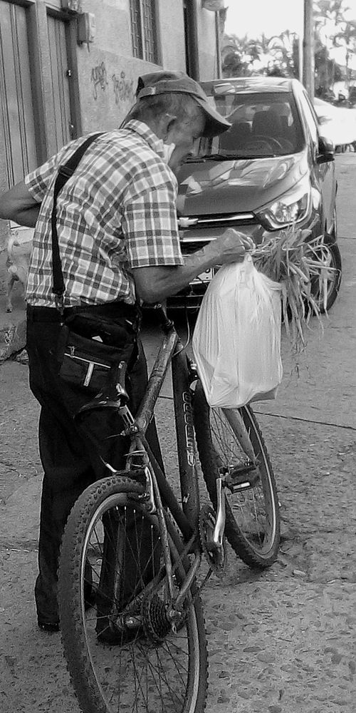 EL HOMBRE Y SU AFÁN DEL DIA