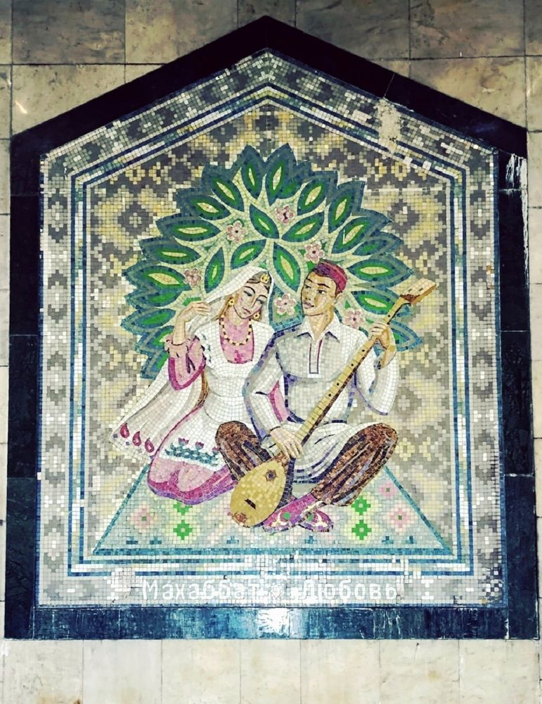 Где любовь? Так вот она, в метро г. Казани.