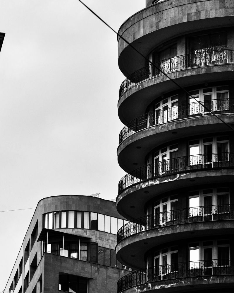 Monochrome Geometry