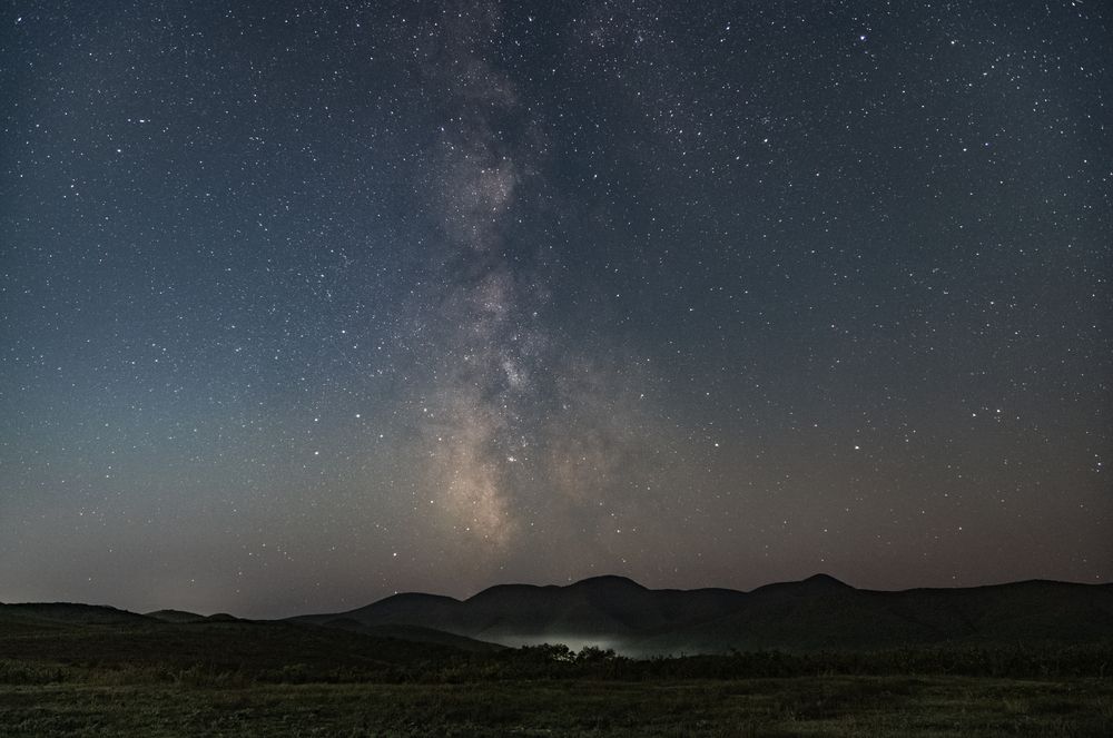Млечный путь над заброшенным водохранилищем