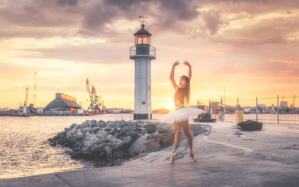Ballerina at sunset on the harbor
