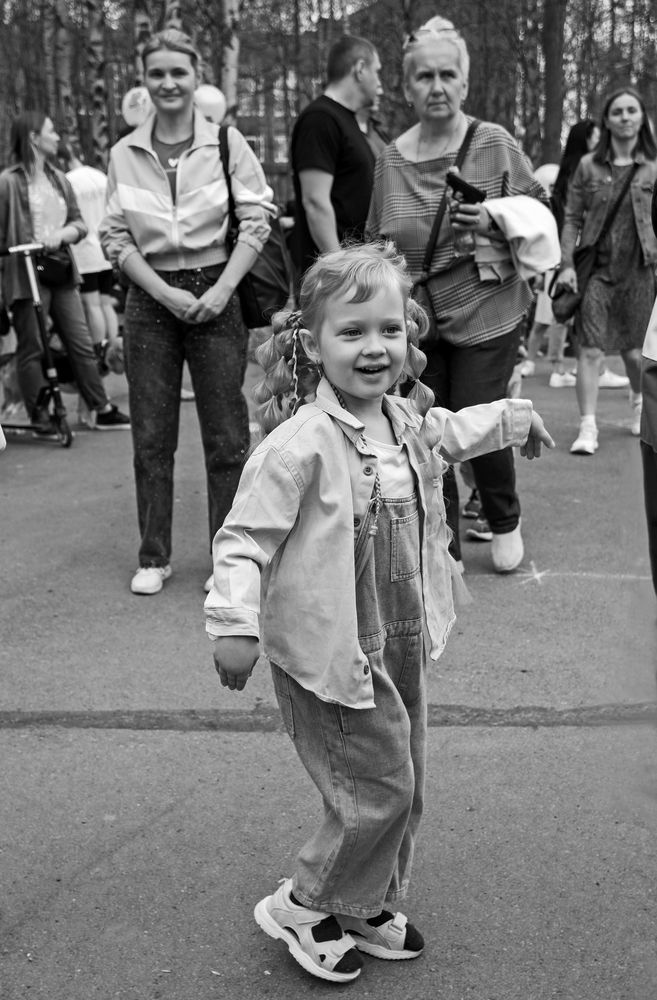 Танцующая девочка.