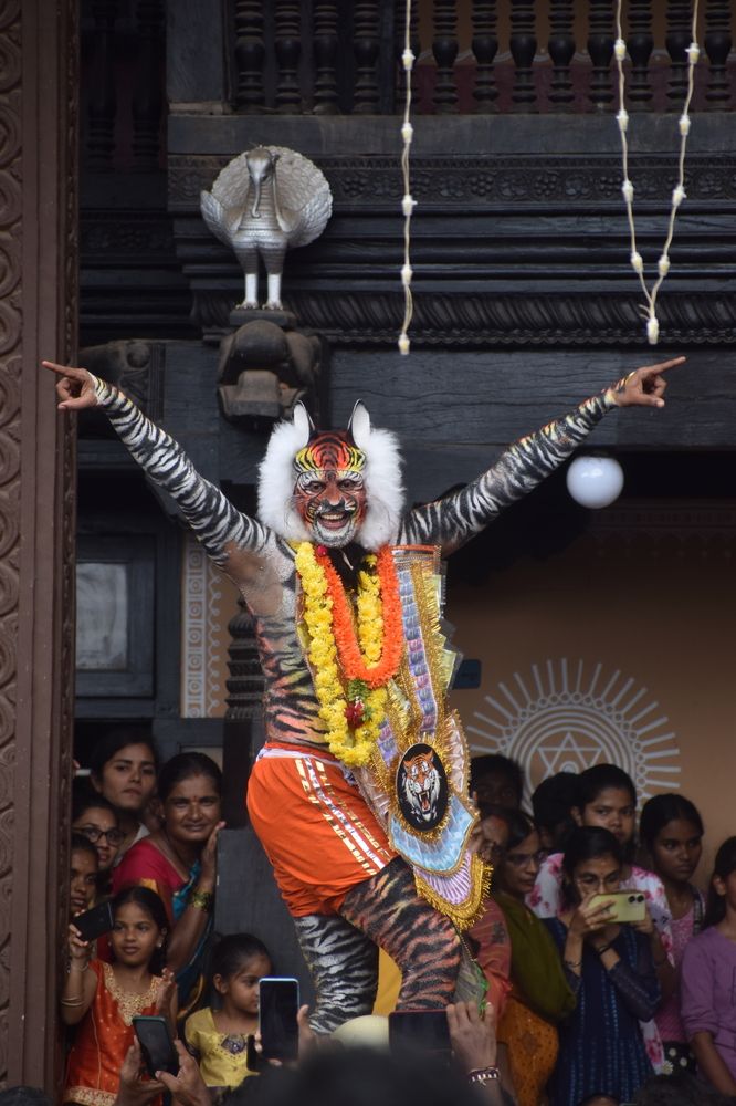 Huli vesha (Tiger dance)
