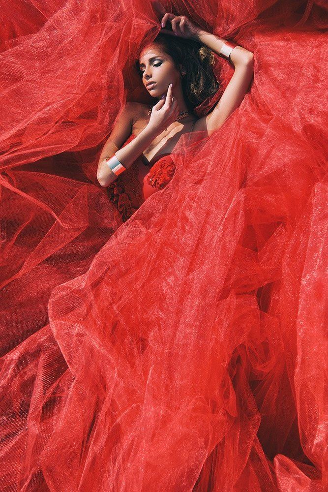 В объятьях красного