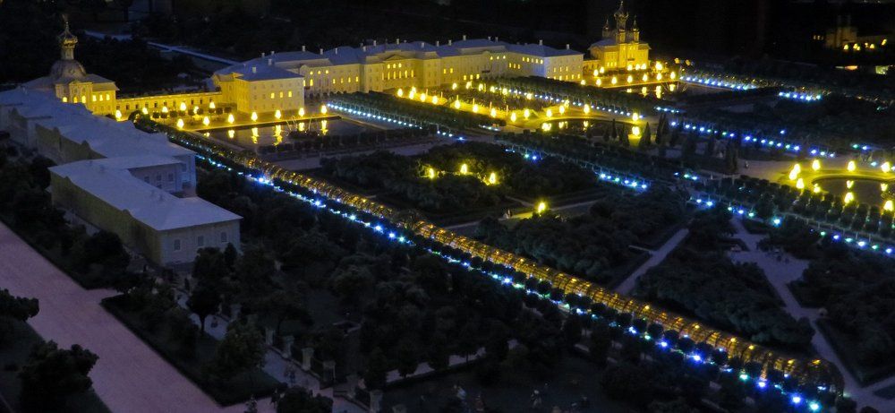 Ночной Петергоф. Верхний парк. Санкт Петербург.