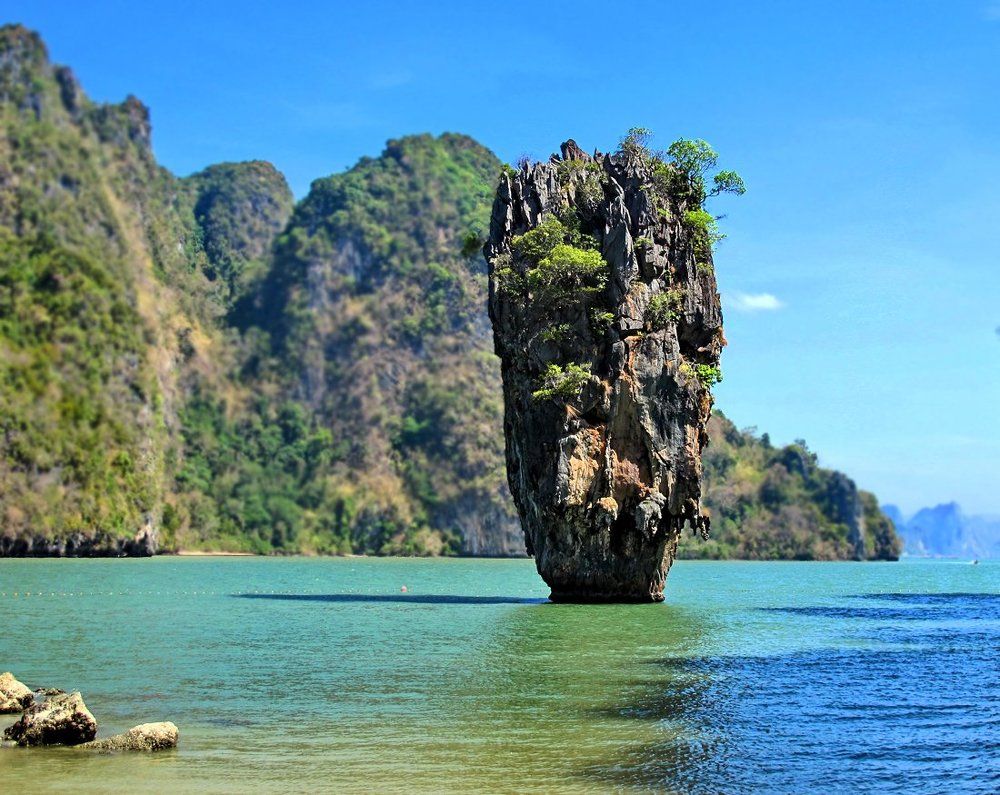 Скала Джеймса Бонда...