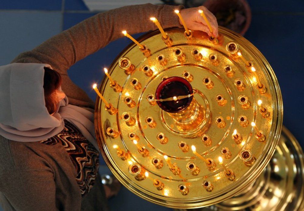 Подсвечник в храме