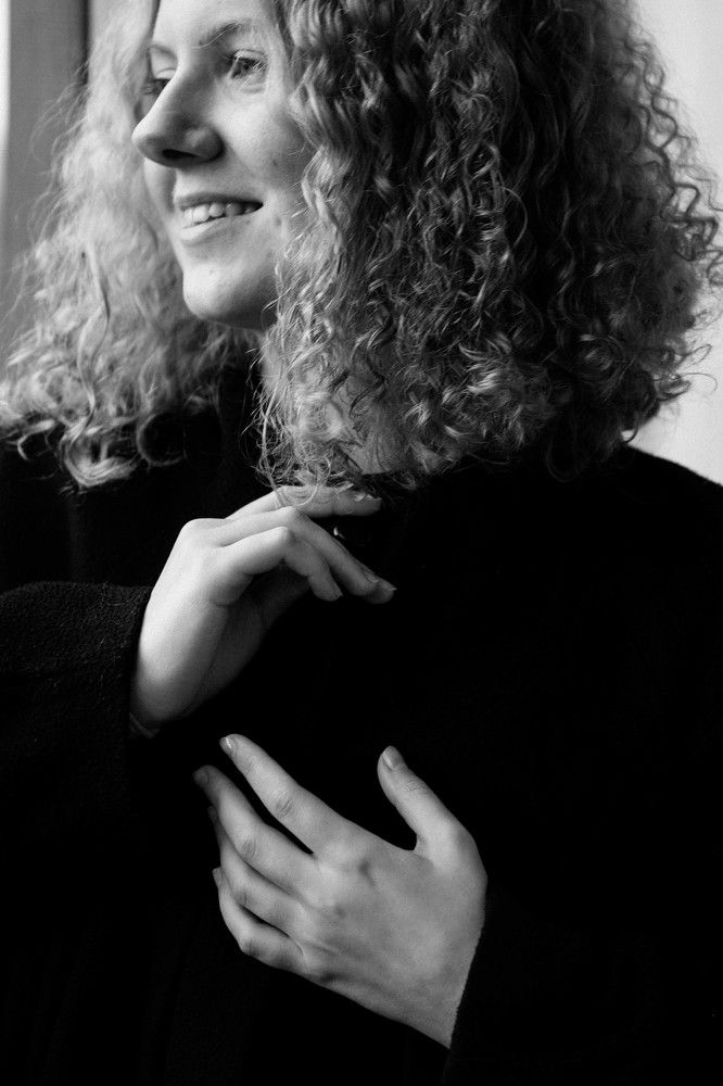 Девушка на мосту