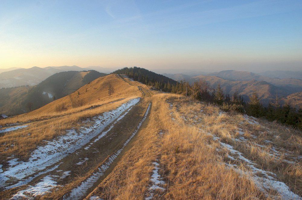 Вдоль трассы.