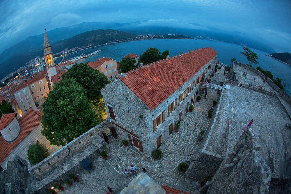 С высоты на Будву