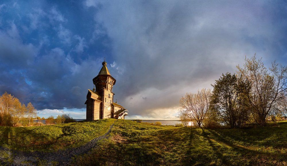 Успенская церковь на закате. Дер. Кондопога