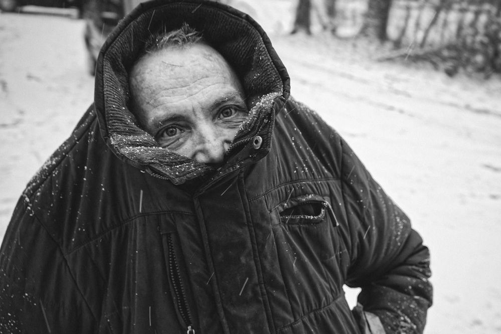 Колючий снег.