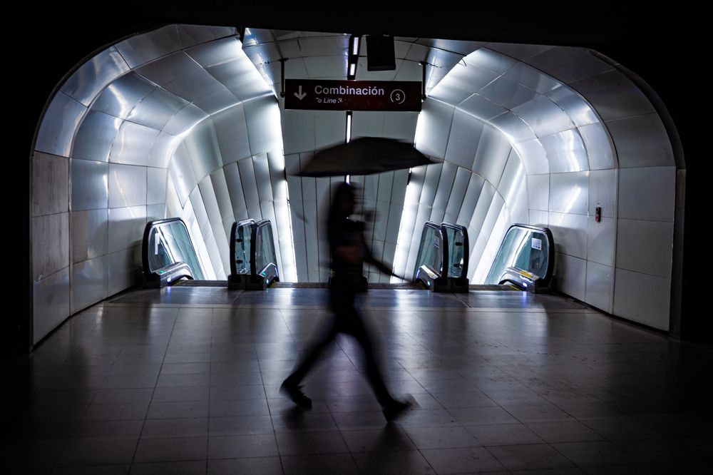 EL VIAJE: UNA TRAVESÍA SUBTERRÁNEA
