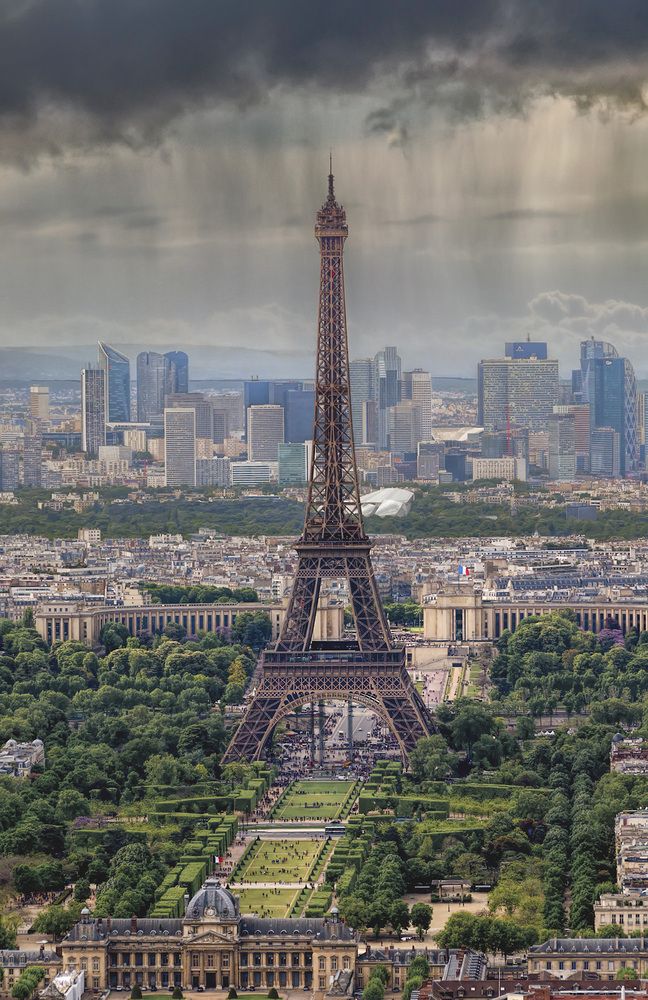 Париж. Эйфелева башня и квартал Дефанс