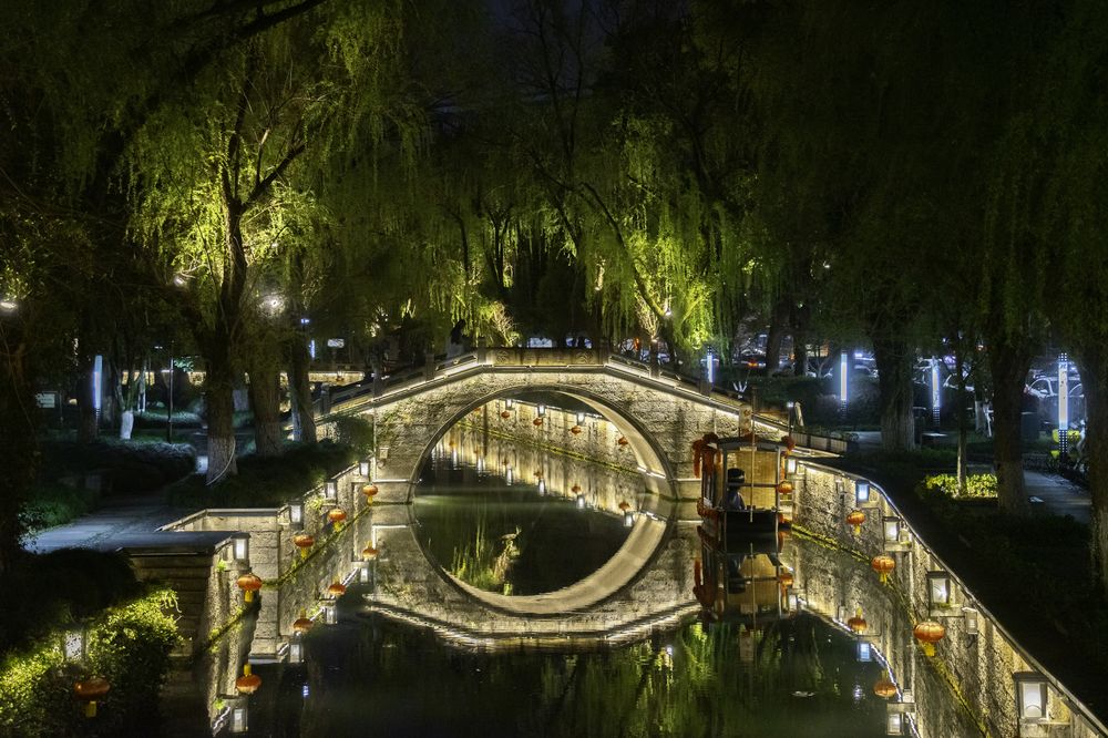 Photograph by Aleksandr Kolonsky