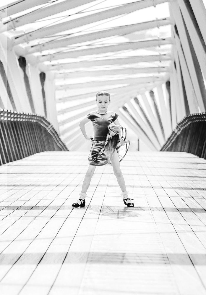 Dance on the bridge