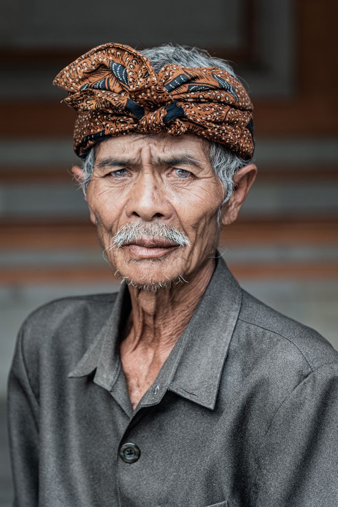 A gaze that follows