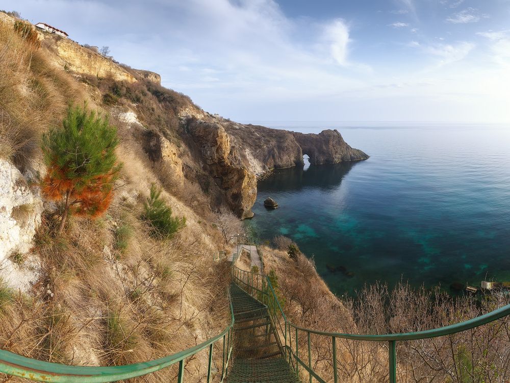 Мыс Лермонтова, грот Дианы и 474 ступеньки к морю.
