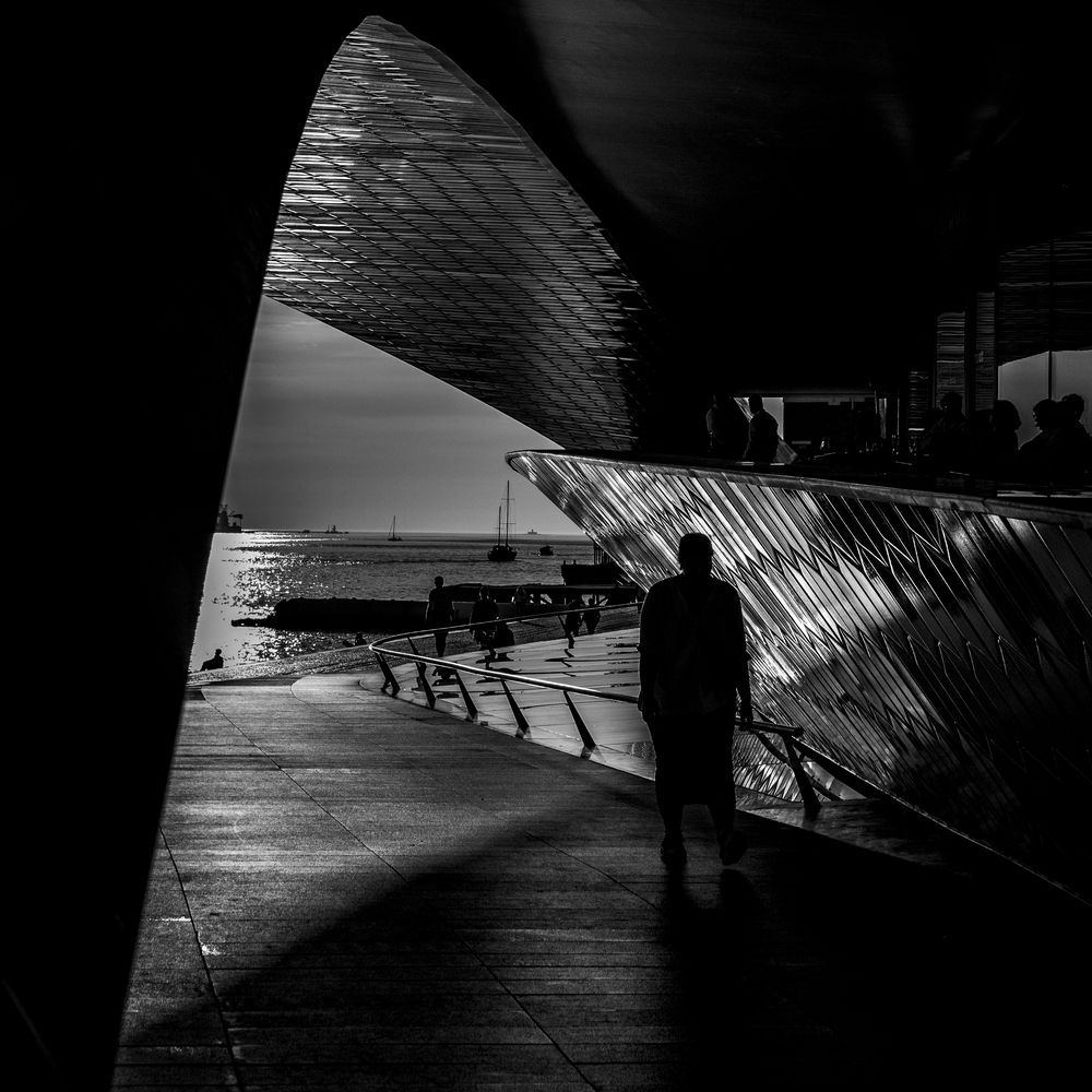 Crossing the Ligth