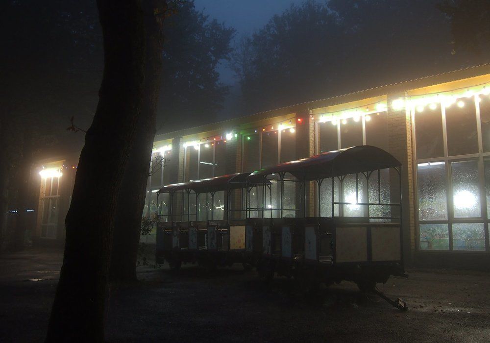 Парк опустел