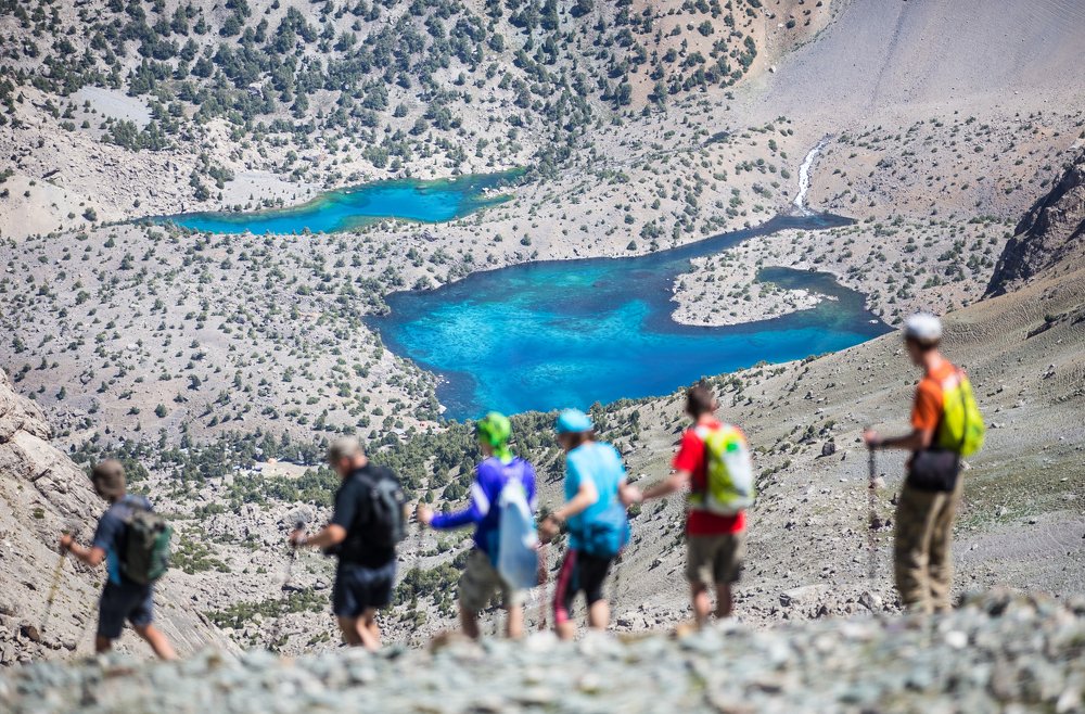 Спуск с перевала, 3730 метров над уровнем моря (Цвет воды настоящий)