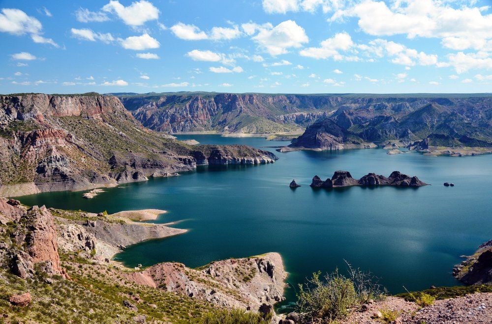 Озеро  каньона Атуэль, Аргентина