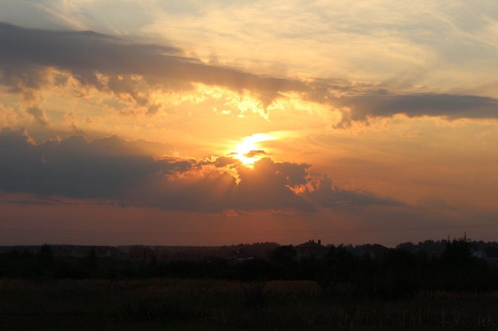 И можно даже увидеть след уходящего солнца...