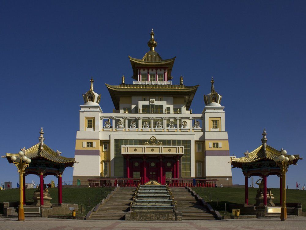 Хурул "Золотая обитель Будды" в Элисте.