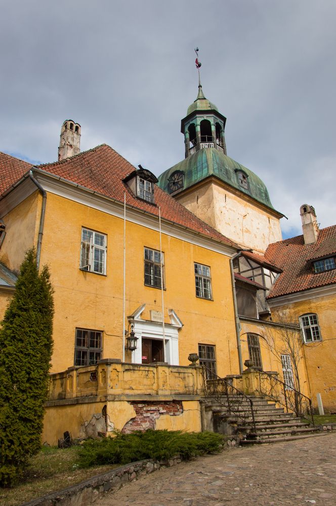 Старинный замок Страупе (Латвия)