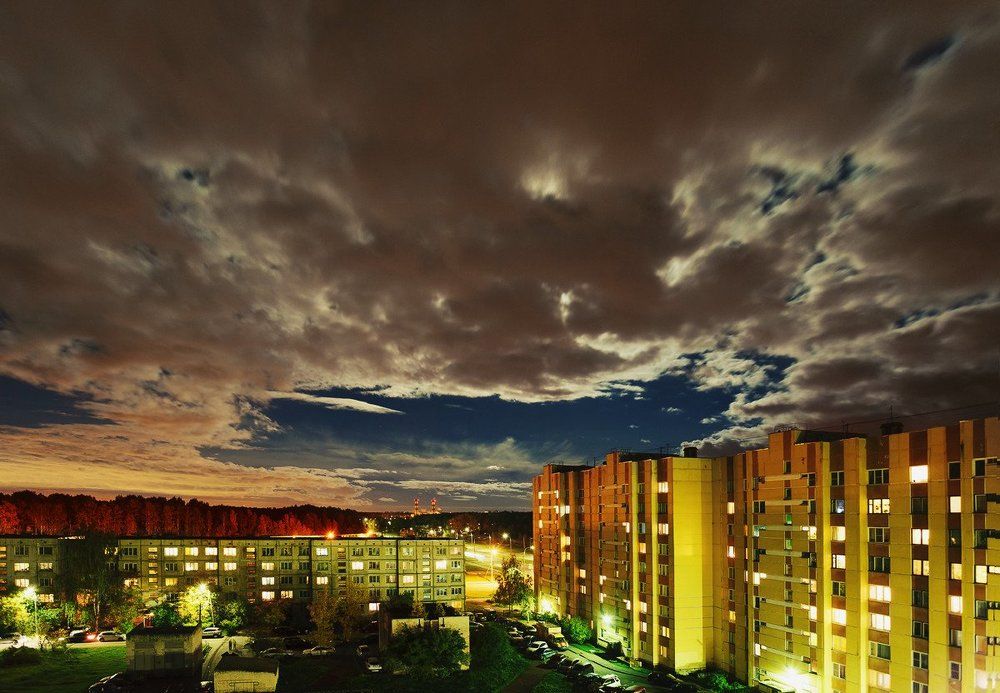 Пролетал над городом сентябрь