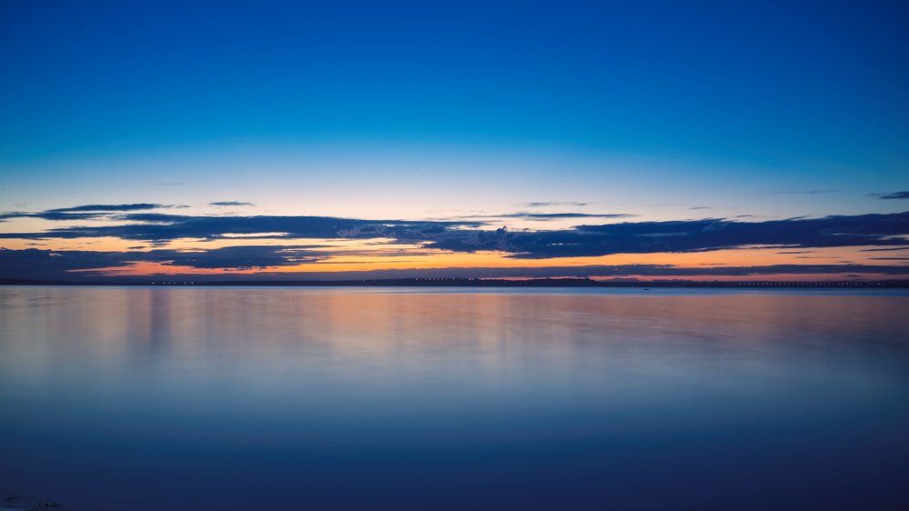 Безмолвие теплого вечера