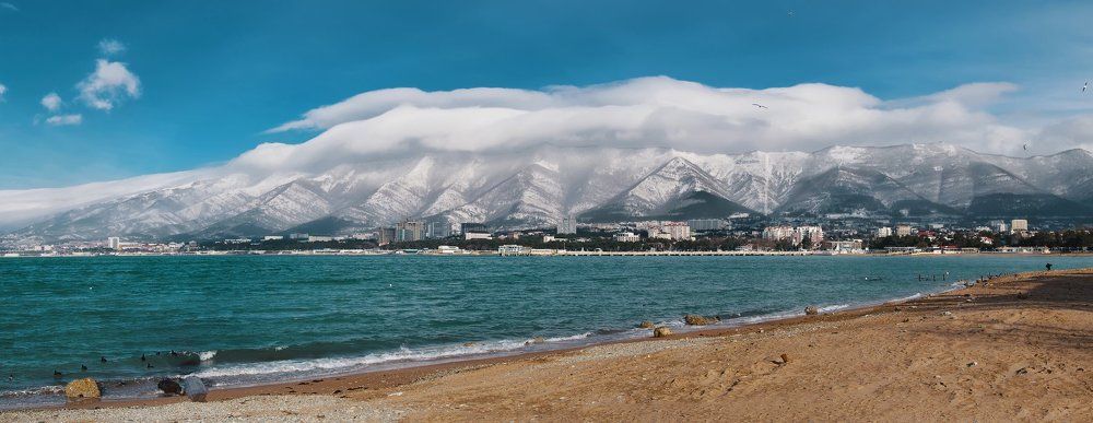 Распушились вершин неприступных меха.
