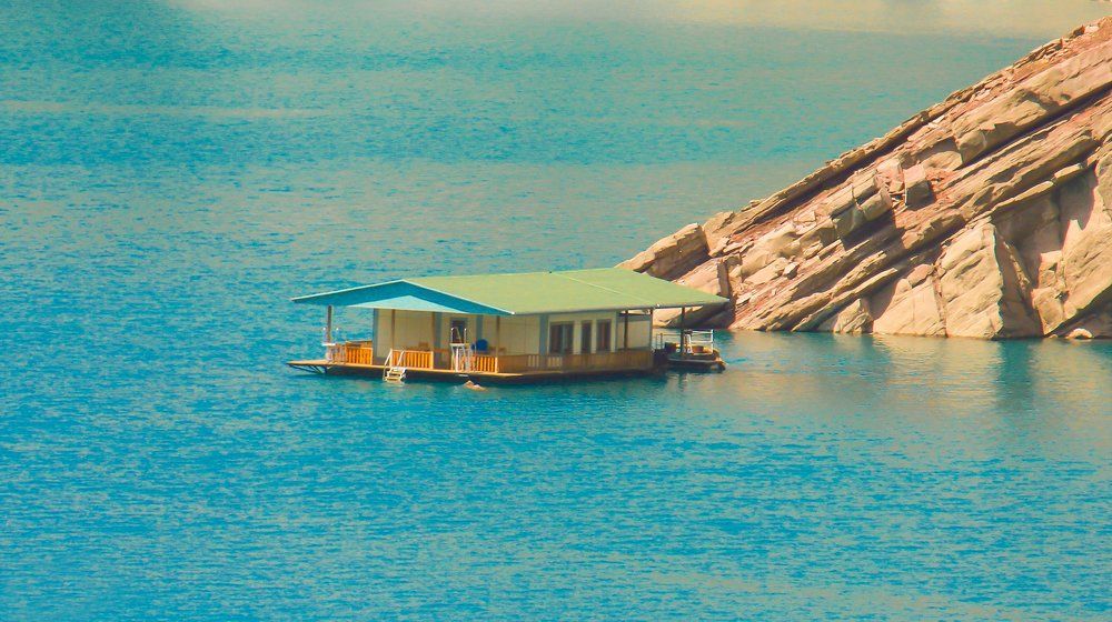 Безмятежный день в Нурекском водохранилище. Таджикистан