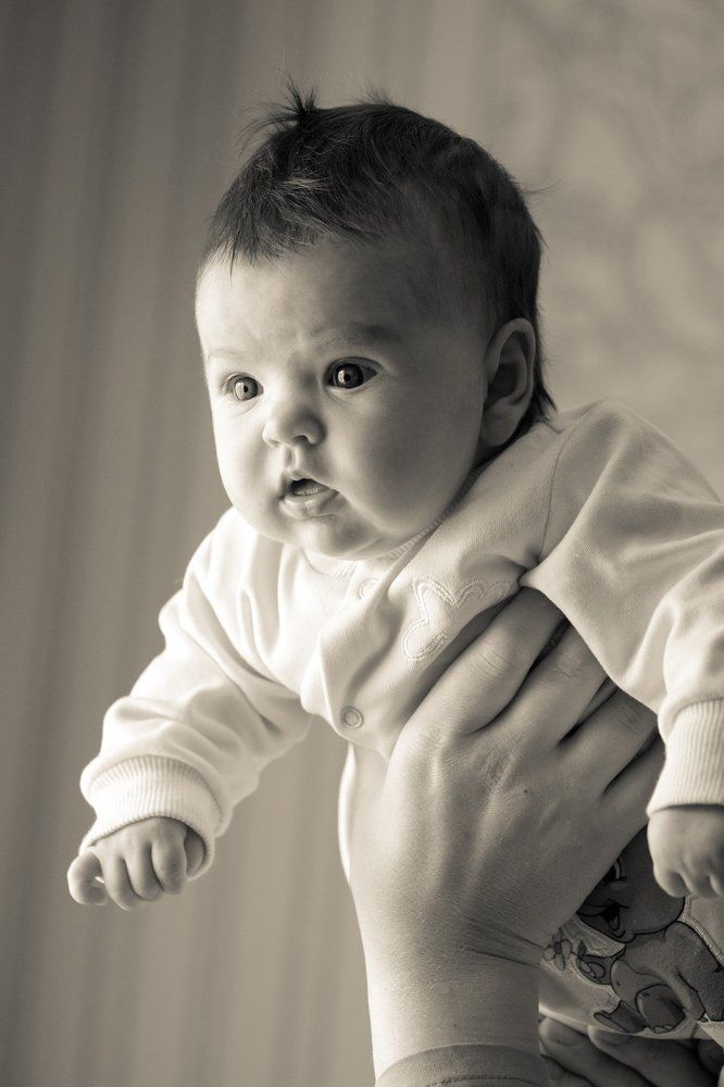 В маминых руках.